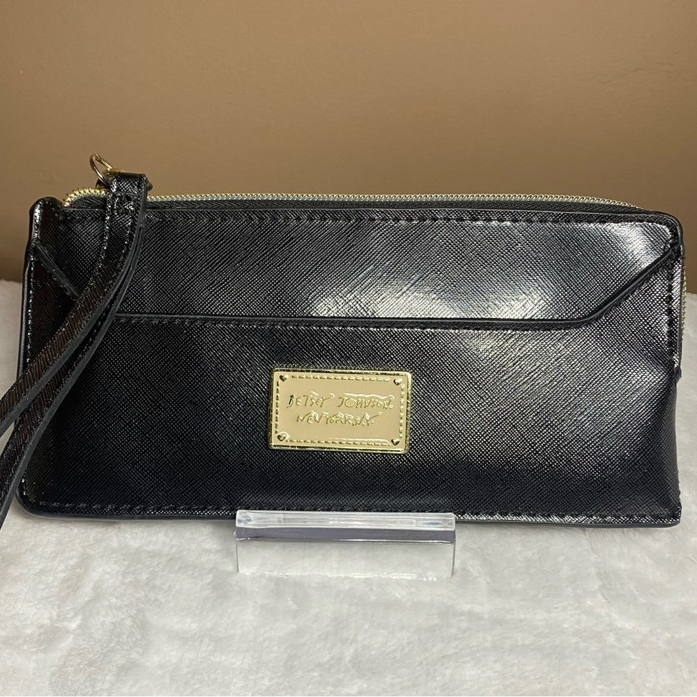 EUC Betsey Johnson Wristlet/Wallet - Picture 1 of 10